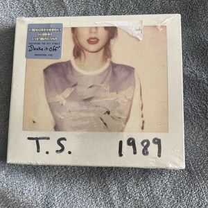 1989 by Taylor swift still in packaging
